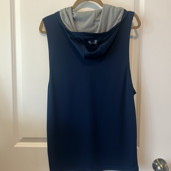 ☀️☀️Under Armour medium loose fit hooded tank - Picture 3 of 3